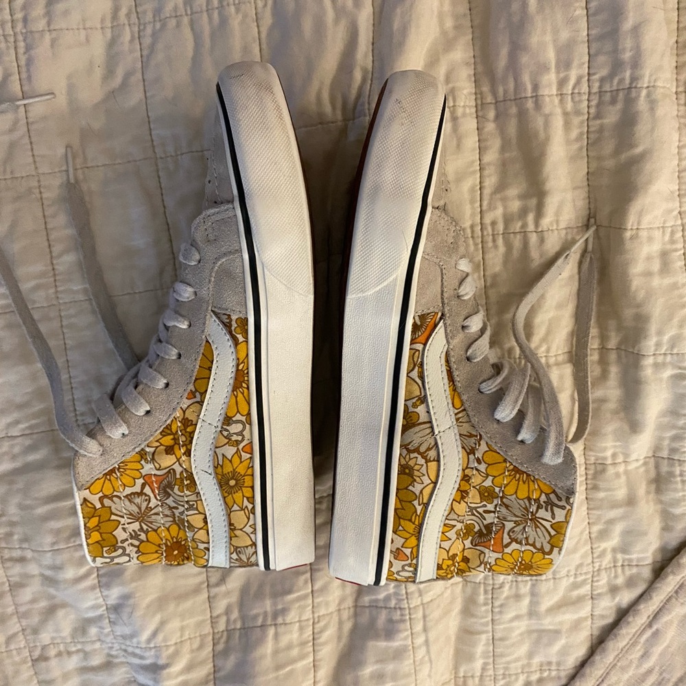 Vans Trippy Floral “Sandshell Marshmallow” SK8 HI38
